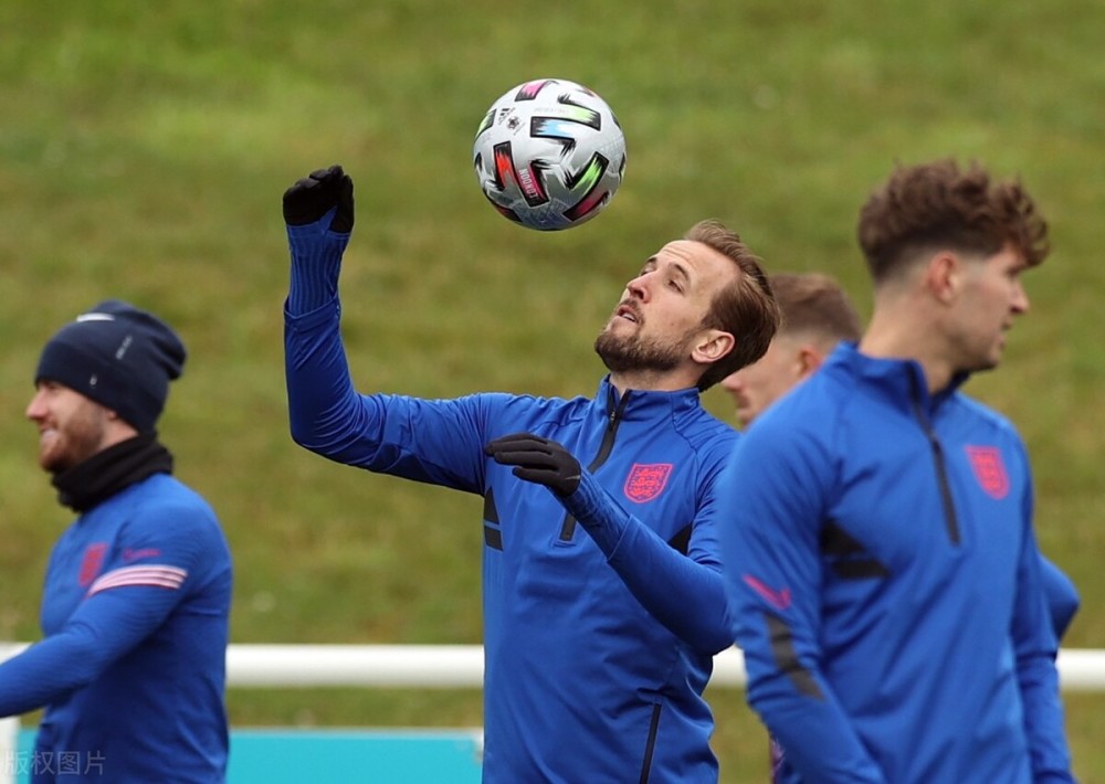 熊猫体育-丹麦羽毛球队翻盘英格兰羽毛球队，辛杜爆发神勇