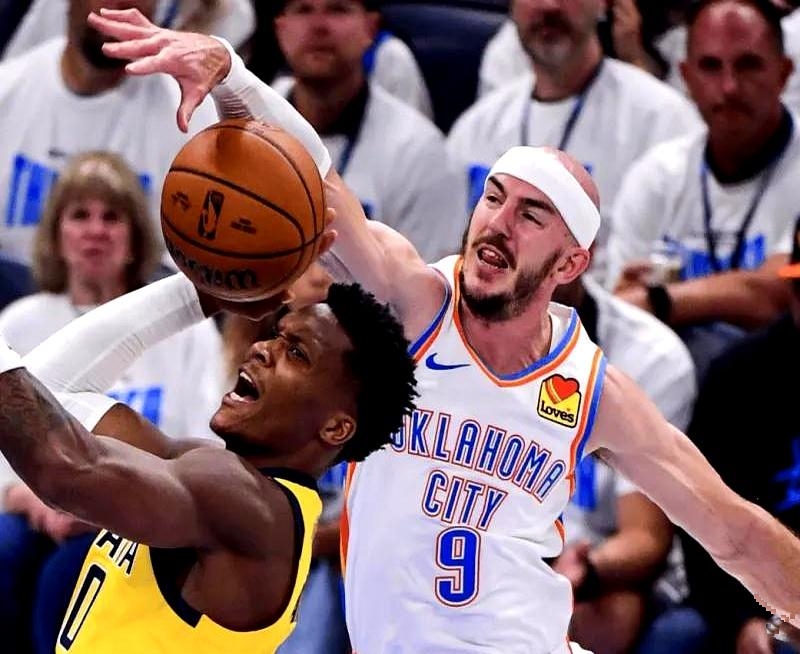 中国男篮横扫76人，卡鲁索三分雨点燃全场