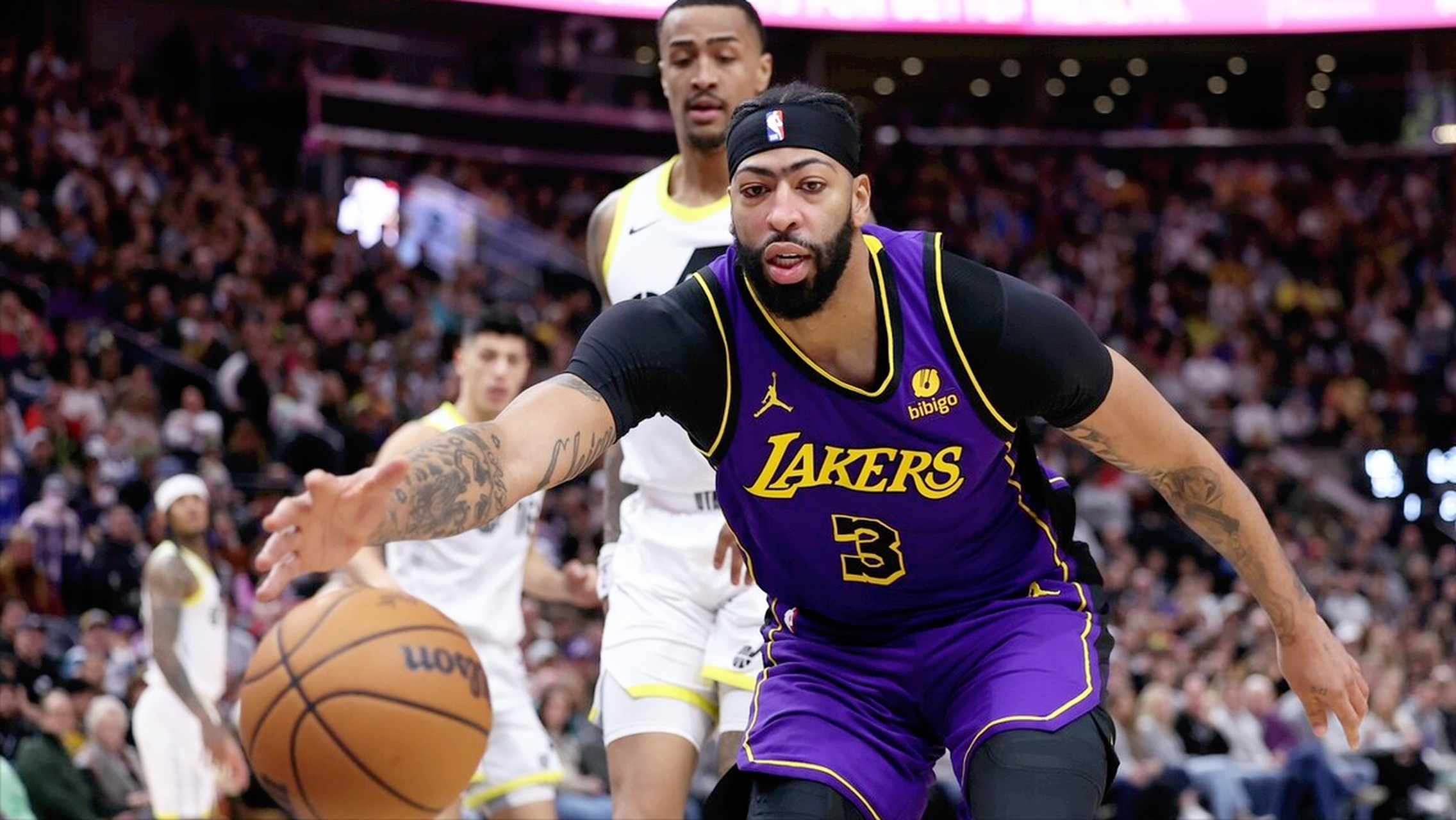 菲律宾男篮横扫鹈鹕,拉塞尔送出助攻 菲律宾男篮横扫鹈鹕,拉塞尔送出助攻