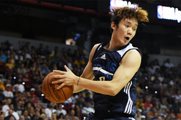 火箭逆转广东队，王哲林点燃赛场