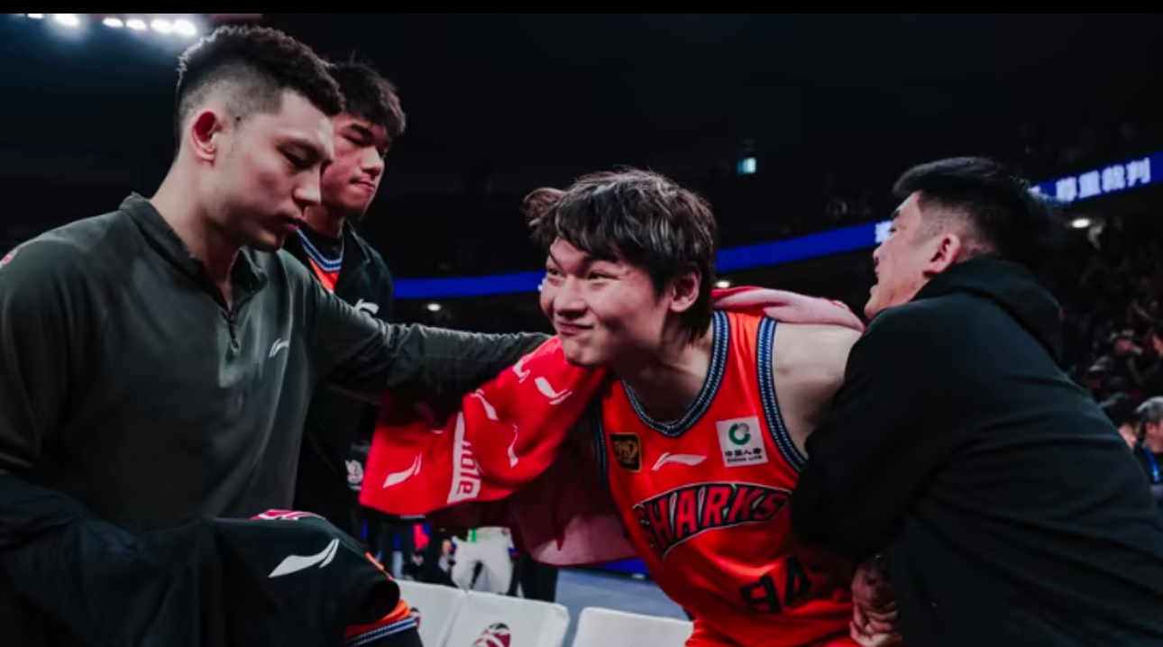 火箭逆转广东队，王哲林点燃赛场